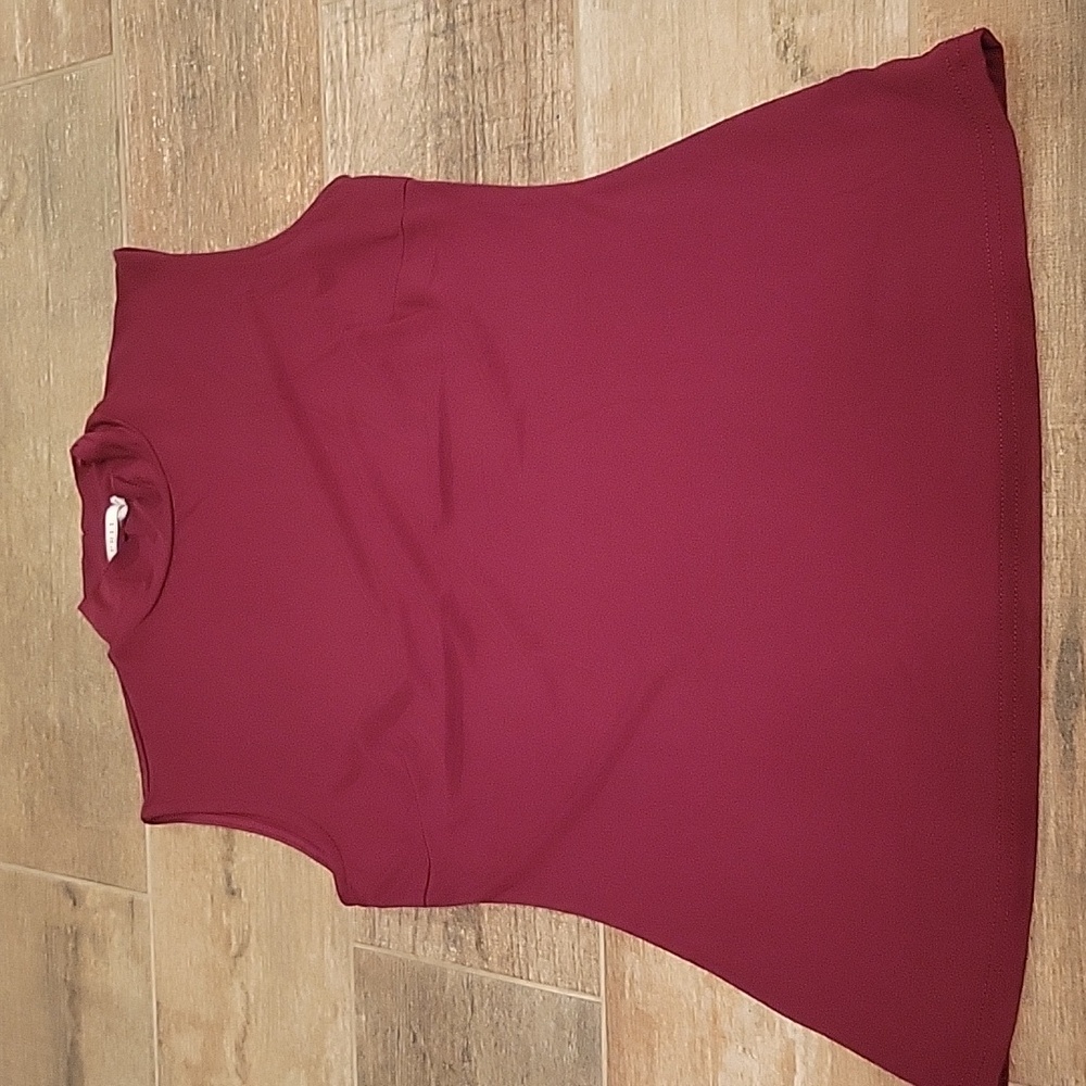 Womens Small Burgundy Sleeveless Top. EUC